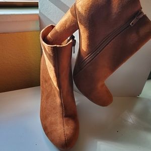 Bamboo Amuse-07V Carmal Ultrasuede Booties